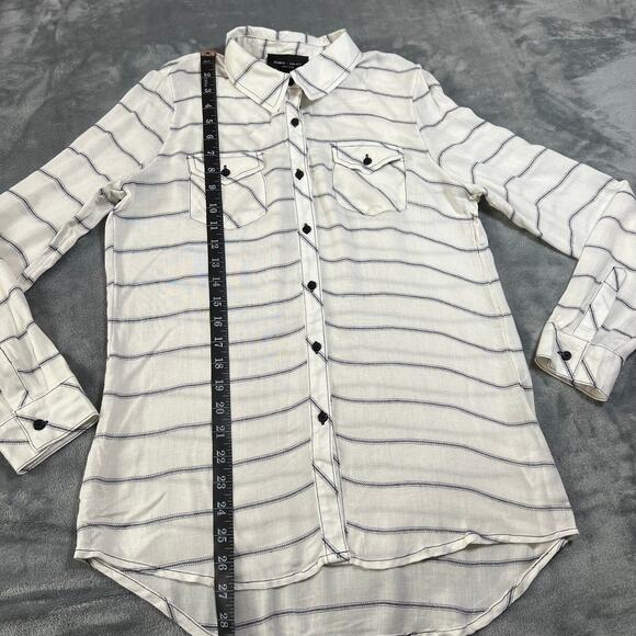 Romeo & Juliet Couture Stripe Lightweight Button Up Shirt Size Small NEW Coastal - Picture 7 of 8